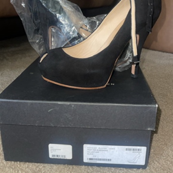 Alexander McQueen Black Peep-Toe Heels - Picture 1 of 1
